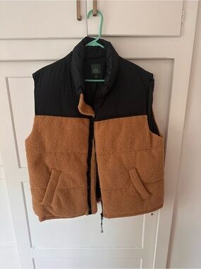 Women’s Oversized Two-Tone Sherpa Vest - Black & Brown